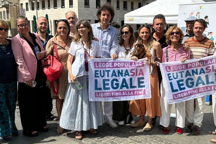 Eutanasia e fine vita, avviata raccolta firme per 50mila adesioni in due settimane