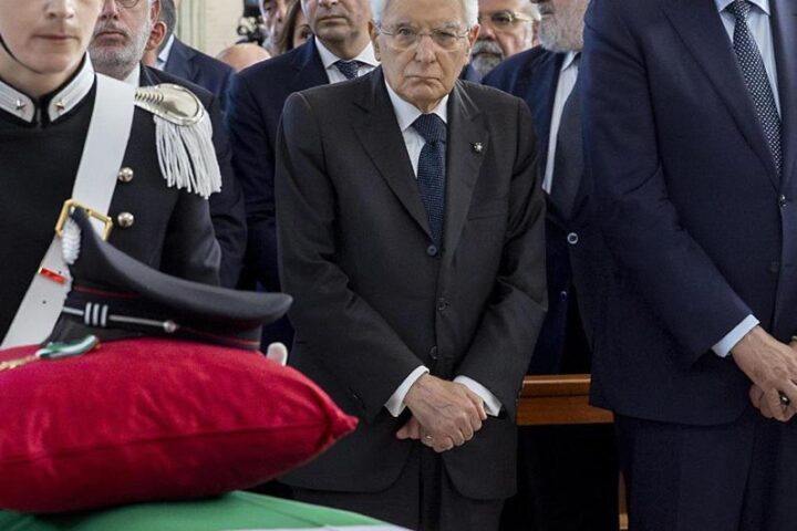 Funerali del carabiniere ucciso: bara avvolta nel tricolore, presente anche Mattarella