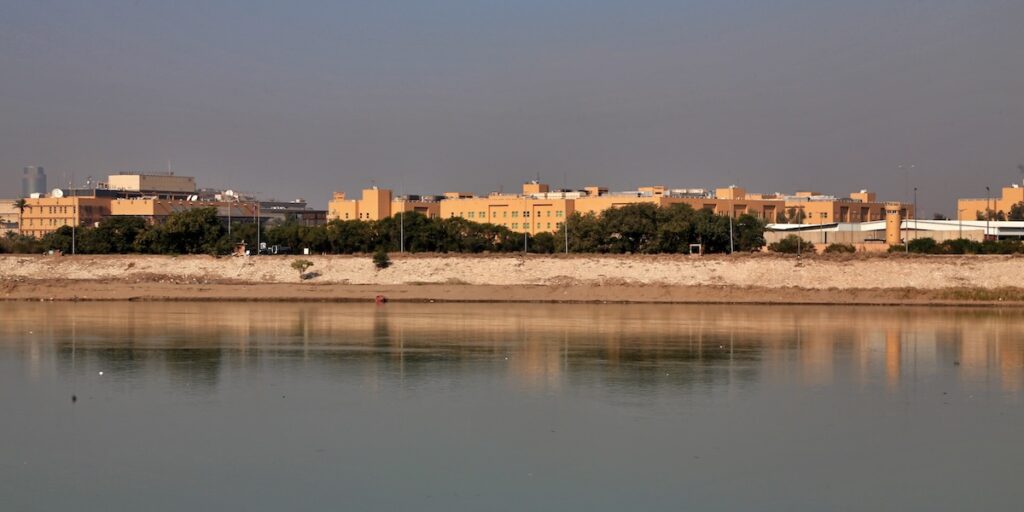 Gli Stati Uniti diminuiscono il personale diplomatico in Iraq, Bahrein e Kuwait per motivi di sicurezza.