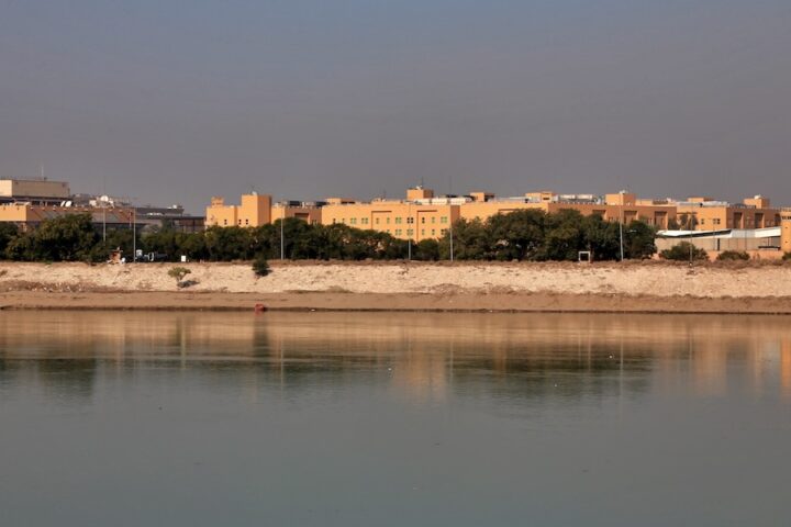 Gli Stati Uniti diminuiscono il personale diplomatico in Iraq, Bahrein e Kuwait per motivi di sicurezza.