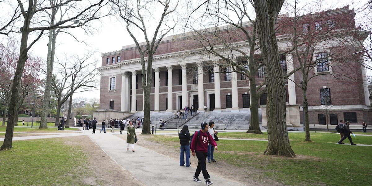 Gli Stati Uniti riattiveranno i visti per gli studenti internazionali