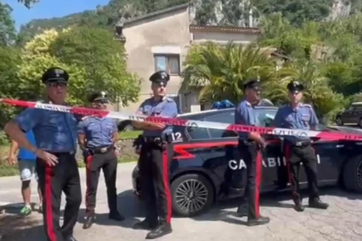 Il ladro sorpreso e ucciso: il corpo nascosto tra i rovi