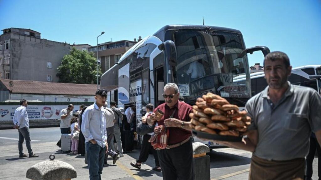 In Iran ora si raziona la benzina. «La fuga: una questione di fortuna»