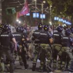 In Serbia manifestanti bloccano strade contro arresti dopo scontri a Belgrado