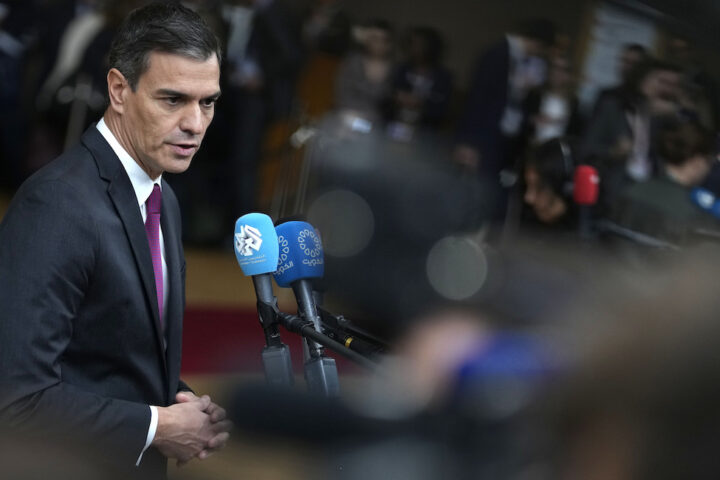 In Spagna, un alto esponente del partito del premier Sánchez si è dimesso a causa di uno scandalo di corruzione. Al Cairo, i...