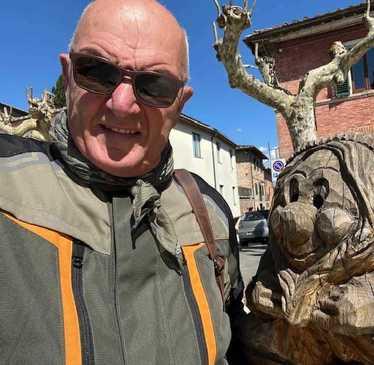 Incidente mortale sulla strada 68: perde la vita un centauro contro un muretto