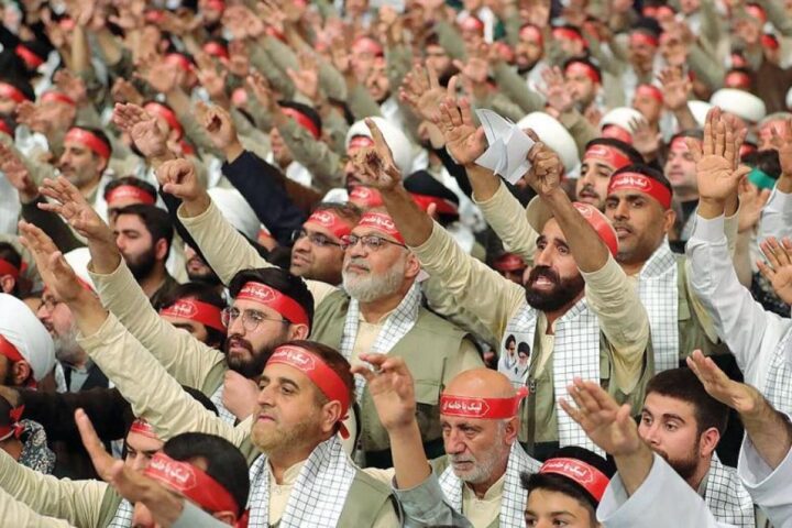 Iran, il ruolo cruciale dei pasdaran: un generale al posto di Khamenei?