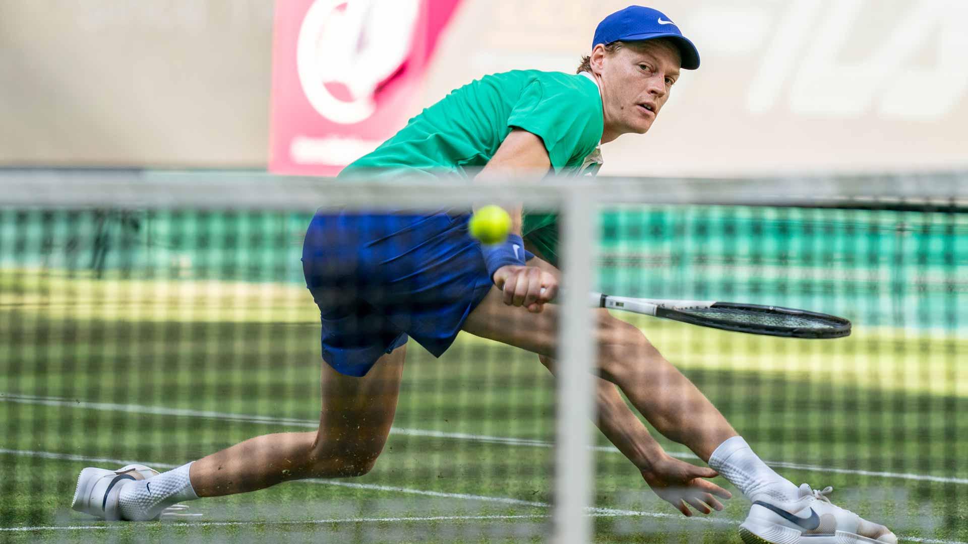 Jannik Sinner condivide la sua strategia personale per la stagione sull'erba