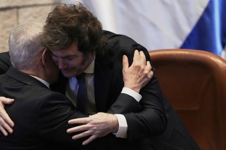 Javier Milei ha annunciato il trasferimento dell'ambasciata argentina in Israele da Tel Aviv a Gerusalemme.