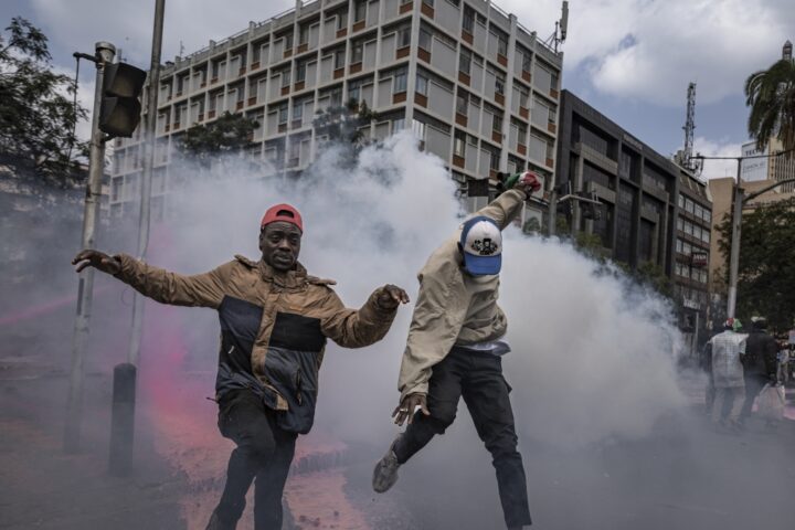 Kenya: Amnesty denuncia 16 morti tra proteste e repressione, il presidente limita i media