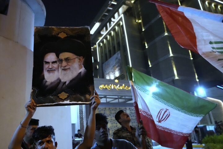 Khamenei annuncia la vittoria e lancia un avvertimento agli Stati Uniti