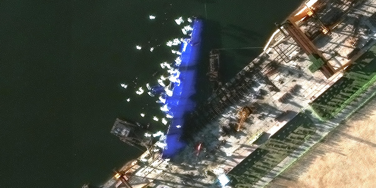 La Corea del Nord annuncia di aver riparato la grande nave da guerra capovolta durante il varo del mese scorso.