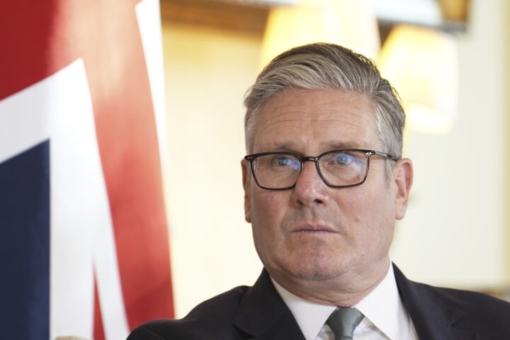 La diplomazia europea: Starmer, Merz e le «missioni». I leader giocano l’ultima carta nelle trattative.