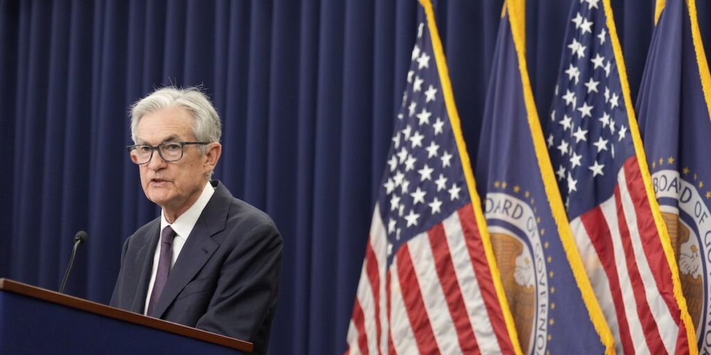 La Federal Reserve ha continuato a mantenere i tassi d’interesse invariati.