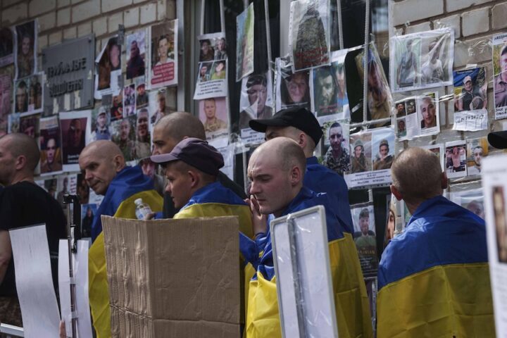 La Russia ha restituito all'Ucraina i corpi di 1.200 persone uccise nel conflitto.