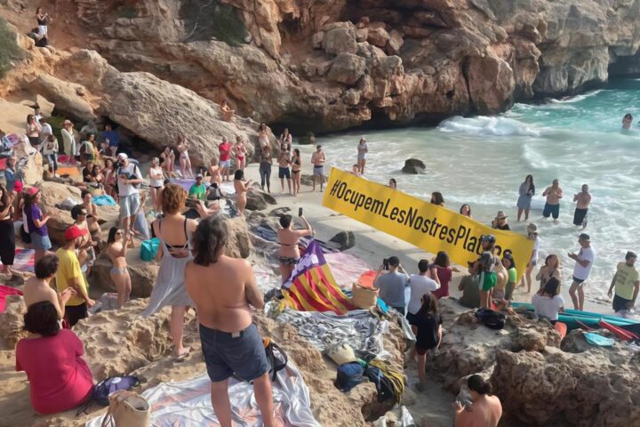 La vacanza? Ci pensa l’influencer. Ma ora i paradisi terrestri tremano.