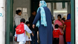 Lavoratori stranieri: indispensabili ma non accolti. Cosa rivela l'Italia che nega la cittadinanza.