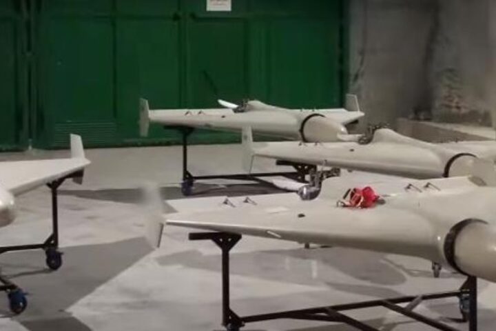Le donne africane assemblano i droni kamikaze russi in Ucraina