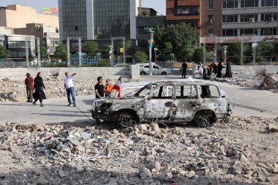 Le persone tornano a Teheran