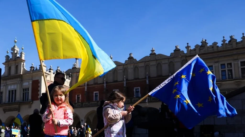 L'Europa celebra 40 anni della bandiera, ma il simbolo di pace è in crisi