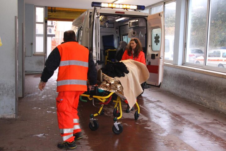 Marcaria, 90enne investe la moglie durante la retromarcia: la donna muore in ospedale