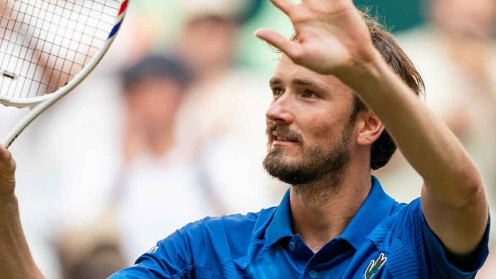 Medvedev stuzzica Bublik citando Sinner e Alcaraz