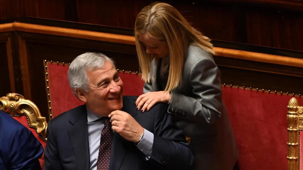 Meloni al Senato: "Per la pace, preparati alla guerra"