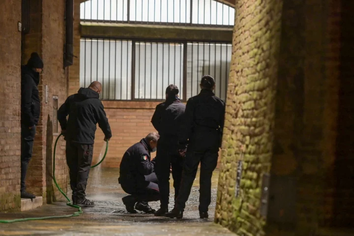 Morte di David Rossi, dubbi sull'orologio e ferite incompatibili con la caduta