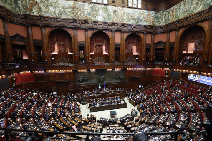 Motivi e conseguenze del voto della maggioranza sulla mozione di Maria Elena Boschi riguardante l'università (con successivo pentimento)