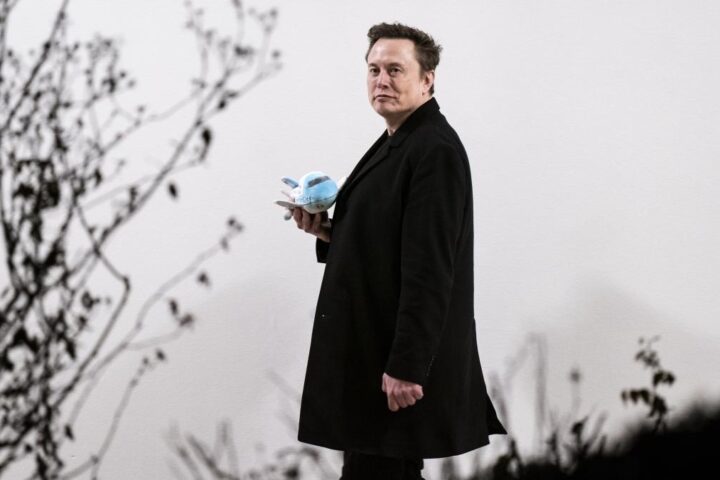 Musk attacca Trump per la manovra «folle e distruttiva» e affronta le difficoltà di Tesla