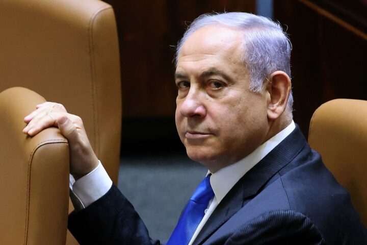 Netanyahu mira a rovesciare gli ayatollah e si rivolge direttamente agli iraniani: «I nemici non siete voi, ribellatevi al regime...»