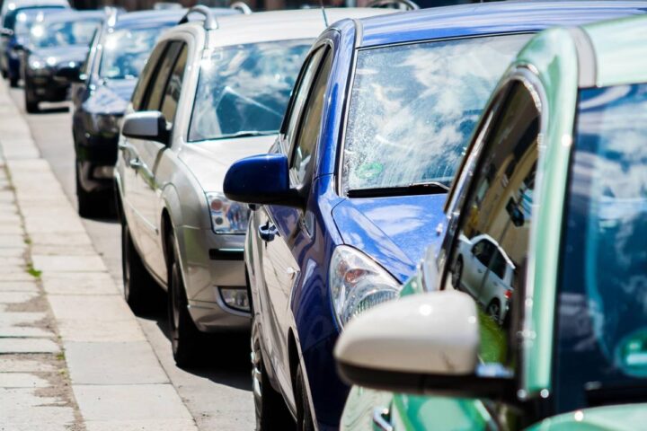 Per ogni auto nuova si comprano due usate: Pensioni, vantaggi per chi posticipa l'uscita e le ragioni del divorzio De Meo-Renault...