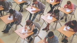 Prima prova maturità 2025: orari, materiali richiesti e tototracce