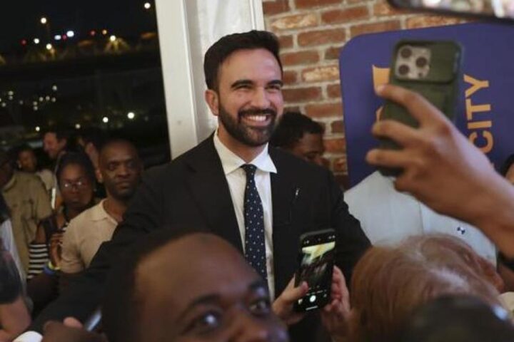 Primarie democratiche a New York: Mamdani supera Cuomo come outsider anti élite