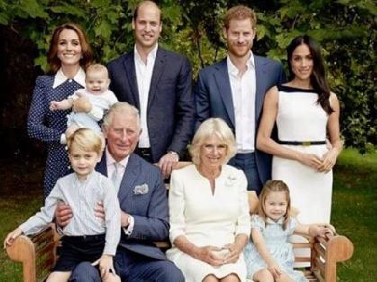 Re Carlo invita Harry, Meghan e i figli alla festa per gli 80 anni nel 2028