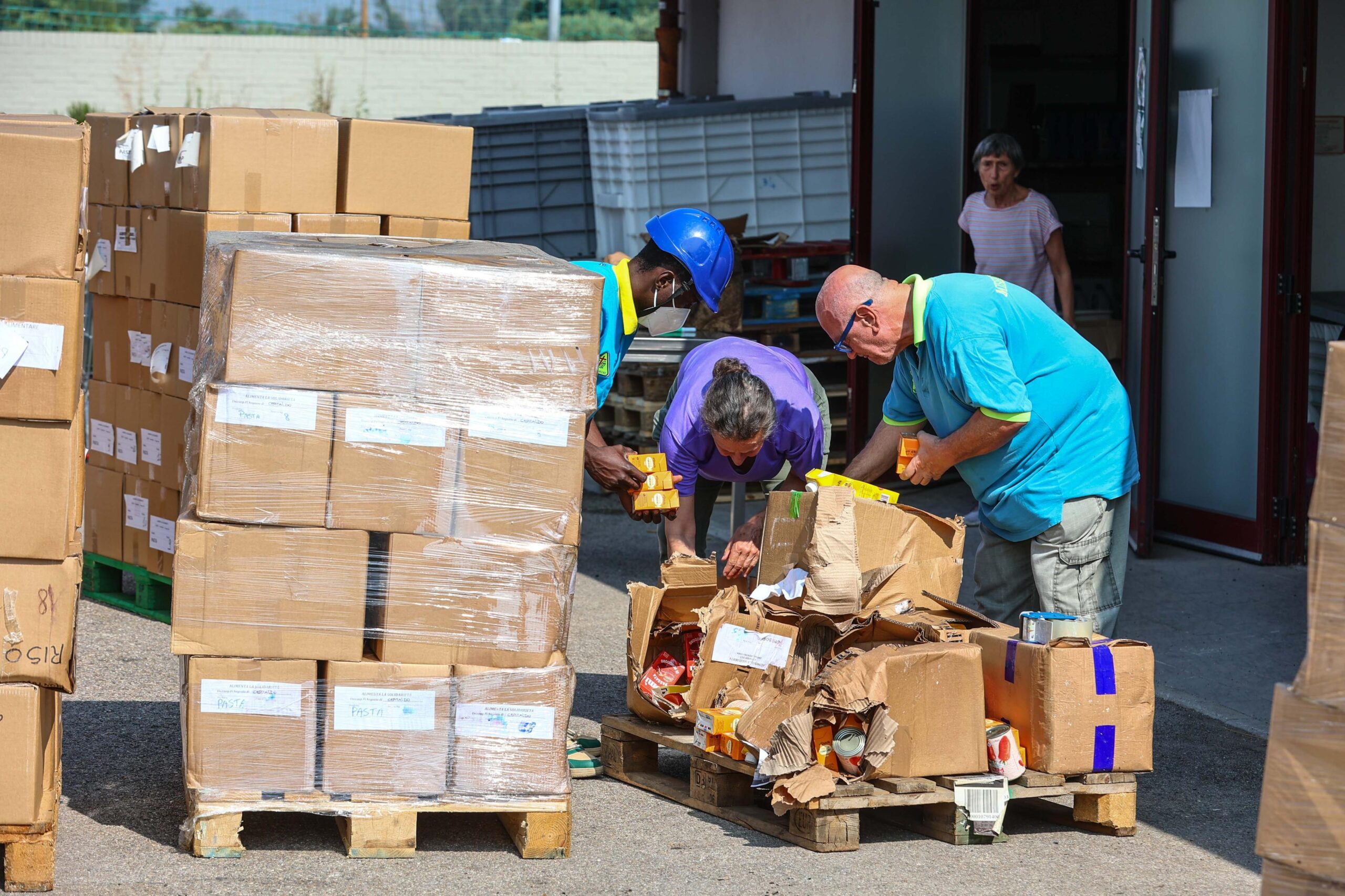 Rete degli aiuti a rischio dopo l'incendio. “Colpita la parte positiva della nostra società”
