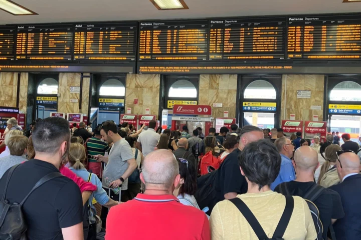 Ritardi treni: fino a 2 ore sulla Roma-Napoli e 40 minuti sulla Milano-Bologna