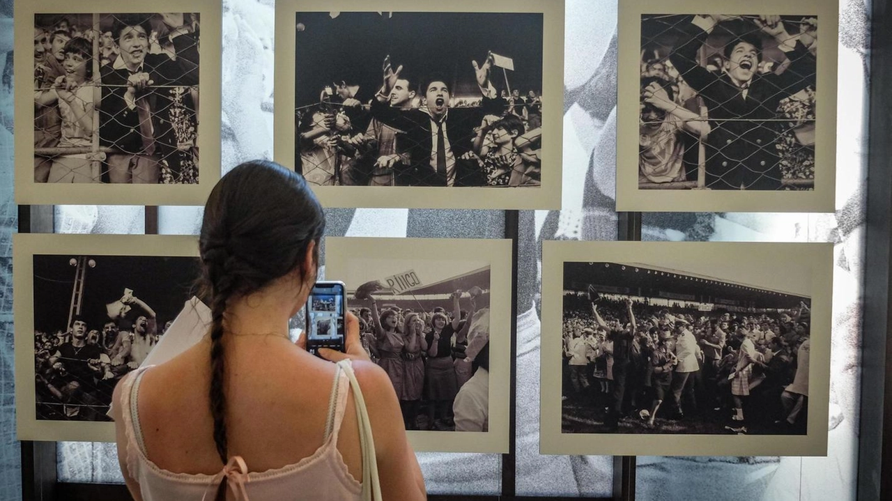 Scopri chi erano i Beatles e i loro giovani fan