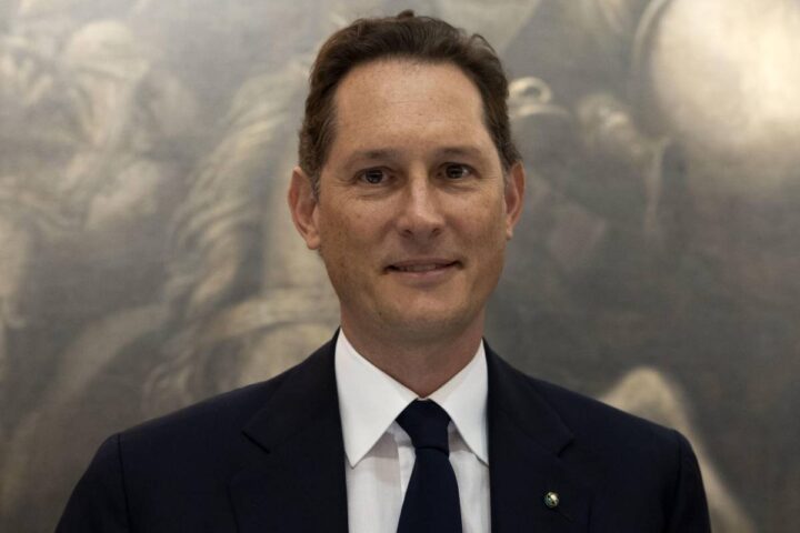 Stellantis Elkann: «Per un'auto elettrica europea ispirarsi alle city car giapponesi» La stagnazione dei rinnovi contrattuali Auto, da lug...