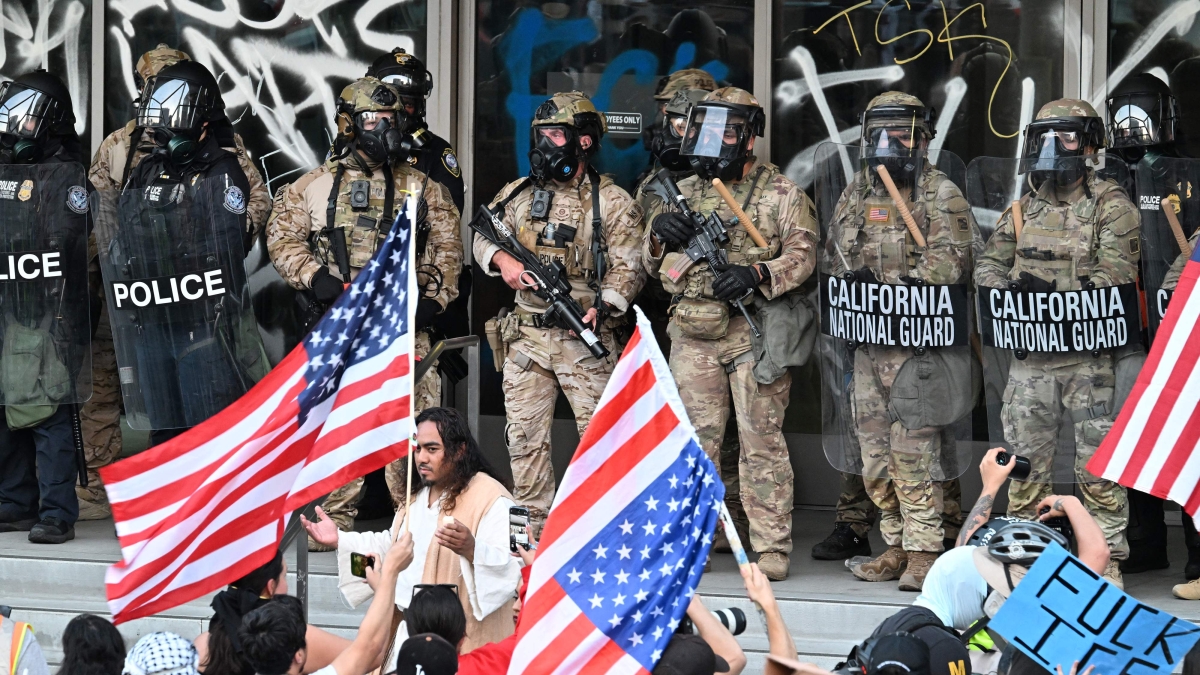 Studenti, sacerdoti e attivisti: i molteplici aspetti della lotta. Tra i migranti qualcuno afferma: «Questo gioca a favore di Trump»