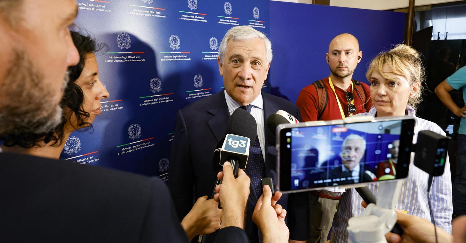 Tajani difende Israele in Parlamento: "È giusto fermare chi possiede l'atomica"