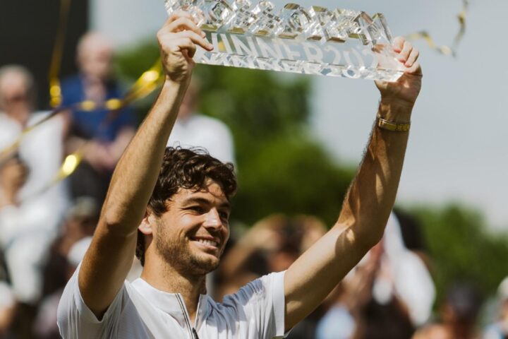 Taylor Fritz trionfa a Stoccarda e lancia un messaggio a Jannik Sinner e Carlos Alcaraz