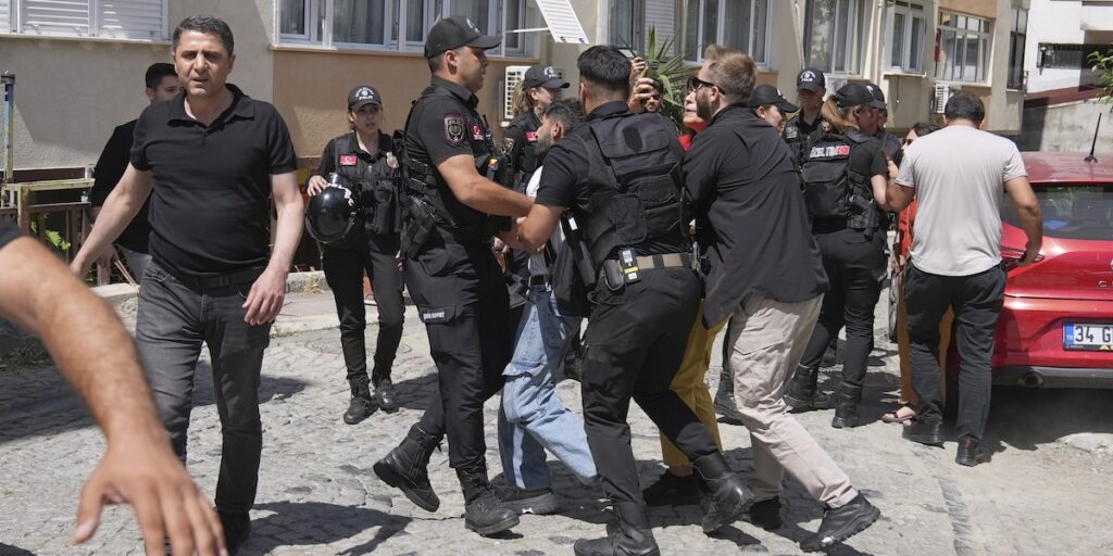 Trenta arresti a Istanbul per partecipazione non autorizzata al Pride