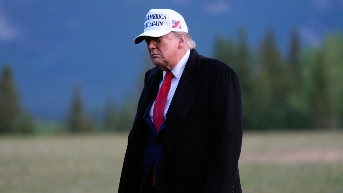 Trump lancia un ultimatum all'Iran: arrendersi sull'arricchimento dell'uranio o guerra.