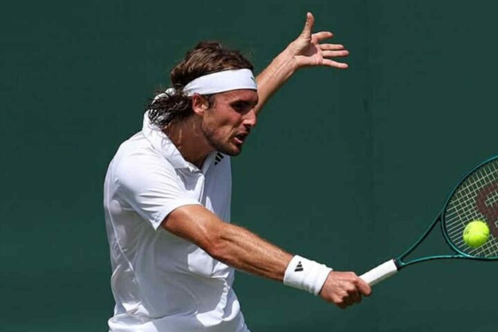 Tsitsipas disperato: "Non so più cosa fare, non ha senso continuare"