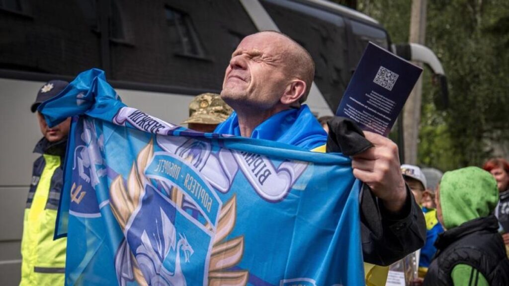 Ucraina - Russia, aggiornamenti in diretta: drone russo colpisce edificio a Odessa, coppia deceduta e due bambini feriti