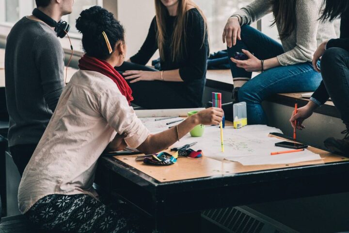 Un collegamento tra accademia e industria per il futuro del digital learning; Reverse charge per combattere l'evasione IVA; Calo delle esportazioni...