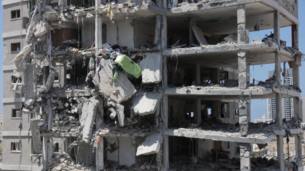 Vittime e macerie: Il conflitto in Israele (che si espande)