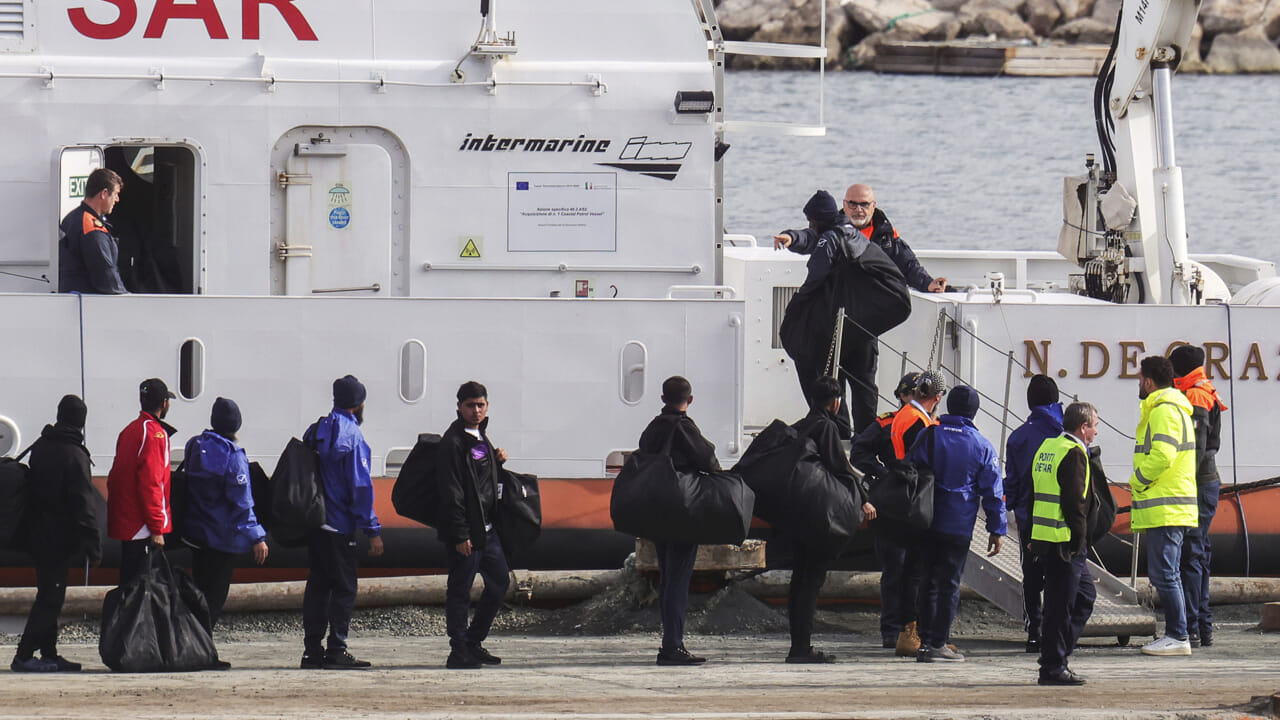 In calo gli sbarchi di migranti in Europa: in crescita solo quelli verso l'Italia