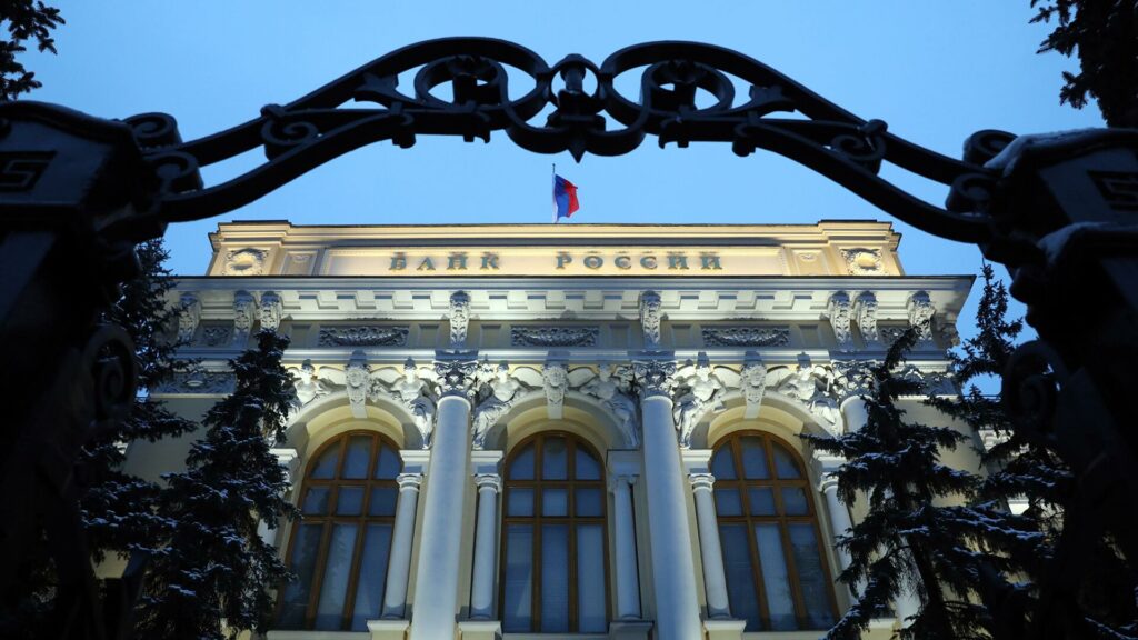 La Banca centrale russa valuta un nuovo taglio dei tassi tra pressioni interne e crisi latente
